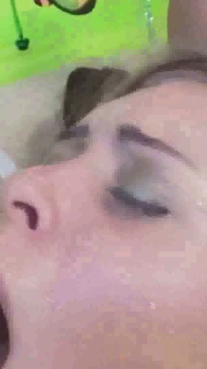 Brzy Riley Reid a Hottie Bff sají a šukají šťastný zadek penis, My Gawd! Nebeská ejakulace malého anděla s kozama! | Klipy 3