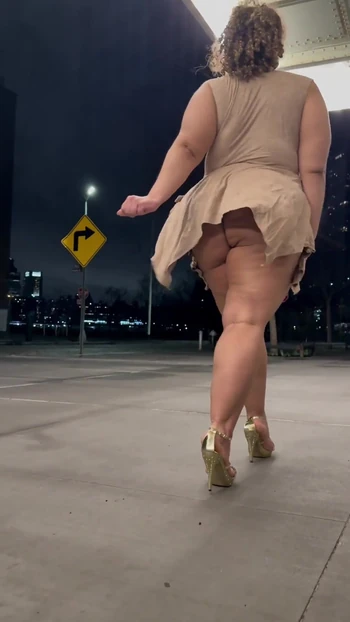 Незабываемый момент из "Boricua Mami толстые ноги, толстая задница большая попка Angie Love двойная женское доминирование, походка с a"