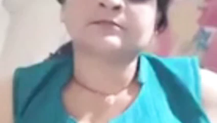 Tango teyze sheela mavi şalvar düğmesini açar