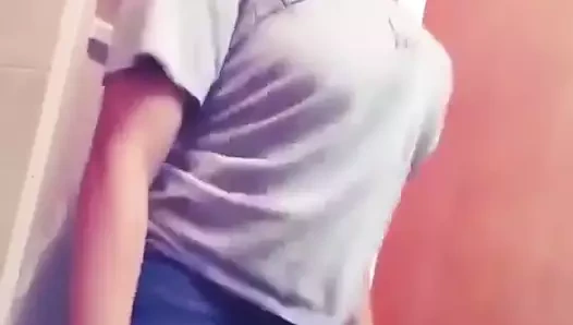 Zıplayan benim göğüsler