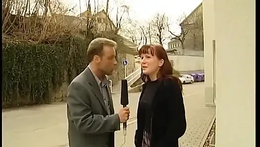 Kızıl saçlı genç kız oyuncu seçmelerinde parmaklanıyorken yarak sıvazlıyor