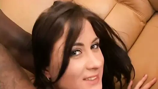 Genç becerdin tarafından iki büyük musluklar içinde otel