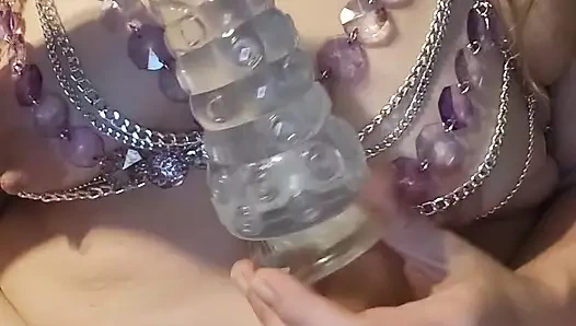 İri güzel kadın canavar kraken garip dildo tarafından sikiliyor