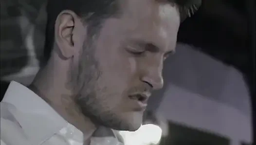 Arkadaşını Sevişirken Erkek Arkadaşına Oral Seks Yapıyor