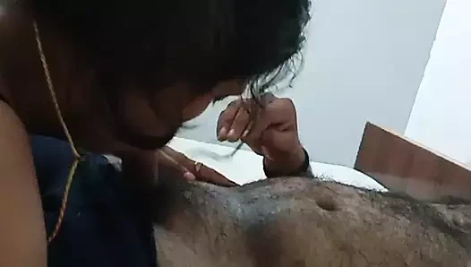 Kız arkadaş yarak emiyor