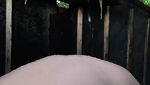 Seksi tanya açık köyde yaz duşunda çamaşır yıkıyorum