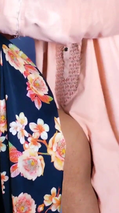 Komşunun baldızını siktim ve amına boşaldım, Hintli ateşli ev hanımı porno | Klip 1