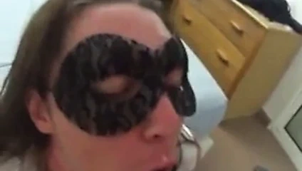 elle se fait juter dessus