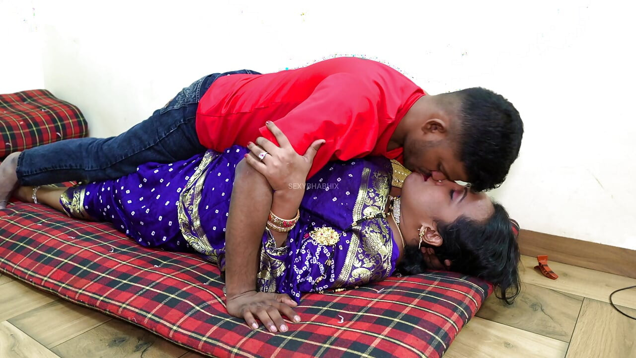 Indian Bhabhi had sex with her neighbor.