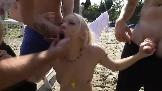 İtalyan Çizme Kampı Grup Seks Kızıl Saçlı Sert Sikiliyor