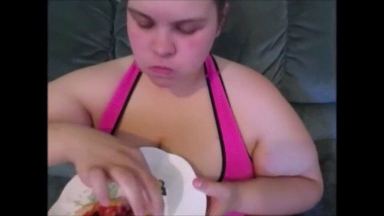 Seksi boşalmak sürtük yeme hotdog cover içinde kalın boşalmak
