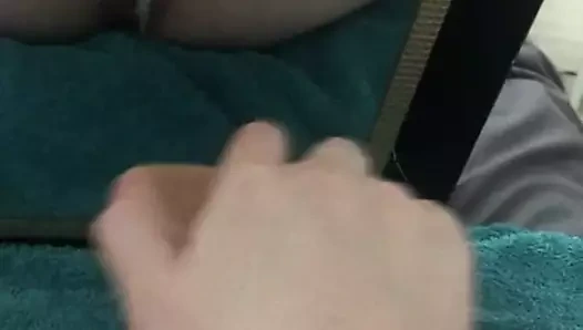 Kendimi kremsi alırken izliyorum