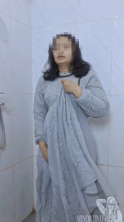 Hijab Sister in Law Clean Her Self After Making Out Behind Her Husband - Minokiiko