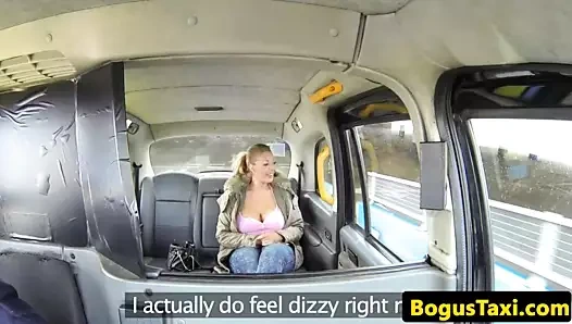 Busty amatör altmış dokuzlar ve sikikleri taksici