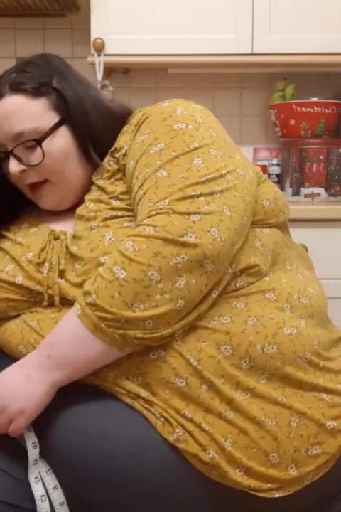 Ssbbw oturdu ölçümler inç büyük