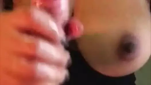 Büyük horoz ve büyük memeler handjob