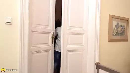 Busty olgun anne paylaşım yatak ile adım oğlu