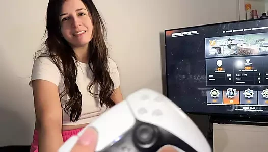 Ben Oynarken Üvey Kız Kardeşim Yatağıma Giriyor Ve Oyunu Yasaklıyoruz