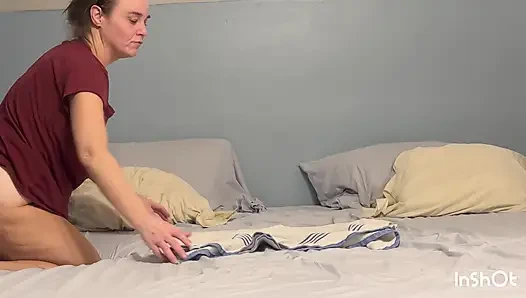 Kayınvalide her iki deliğini de sert siktiriyor!!