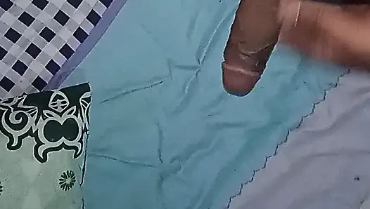 Dört ayak üstünde sikilen kaltak çok fazla sikişten ıslanıyor