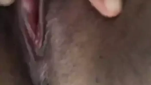 Benim genç en iyi arkadaşım benzersiz kedi ile oynuyor