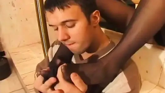 Külotlu çoraplı ayak yalayan Alman Bae sevgilisini azdırıyor