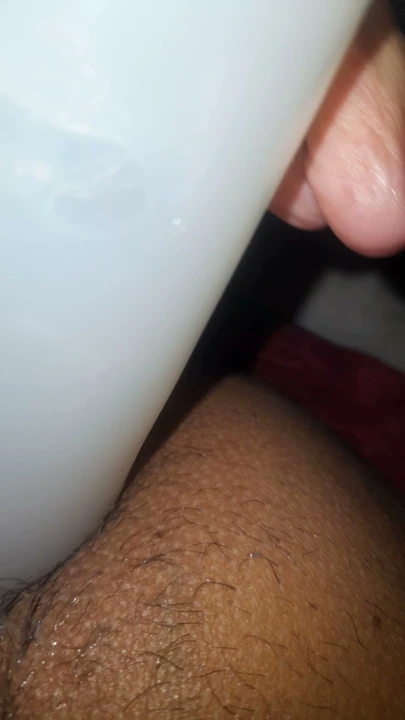 Penisinin arkasına girdi ve ben çığlık attım.