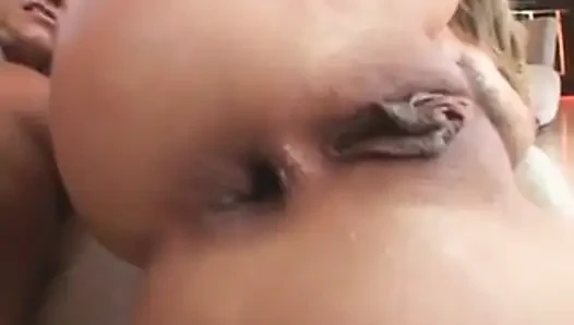 Kıllı amcık anal sikişiyor