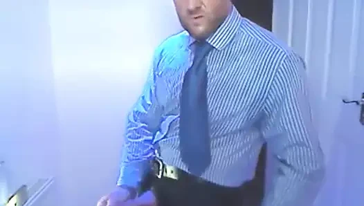 Str8 babanın yeni bir takım elbisesi var