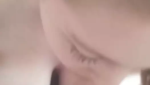 Erkek arkadaş boşalmak üzerinde benim memeler