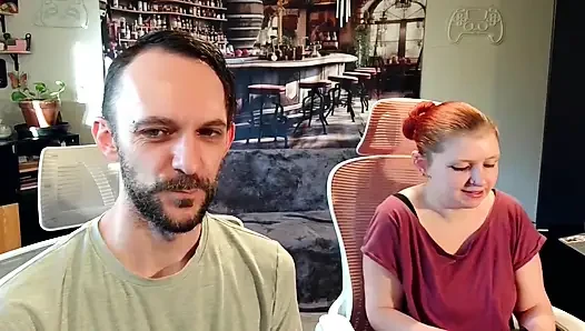 Yusexhaodio Kalın Fantezi Göt Tıkacı Kutularını açıyor Ve Mastürbasyon Yapıyor