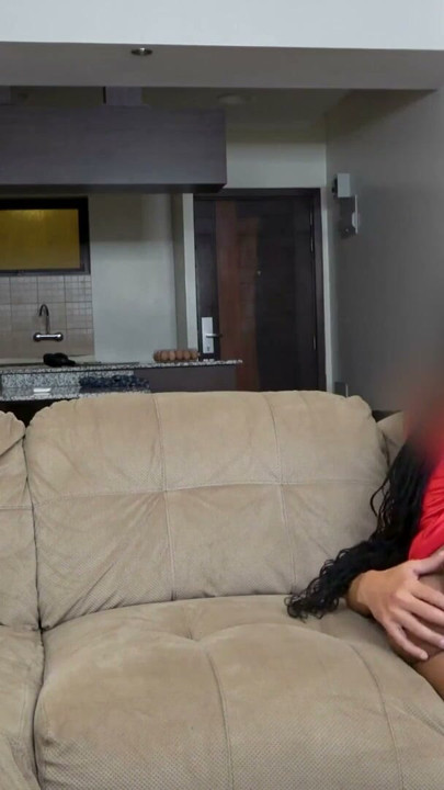 Ateşli minyon zenci genç kızın ilk ırklararası sikişi nefesini bırakıyor | Klip 1