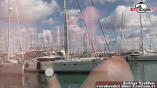 Fellation allemande en plein air de deux femmes en vacances à Majorque