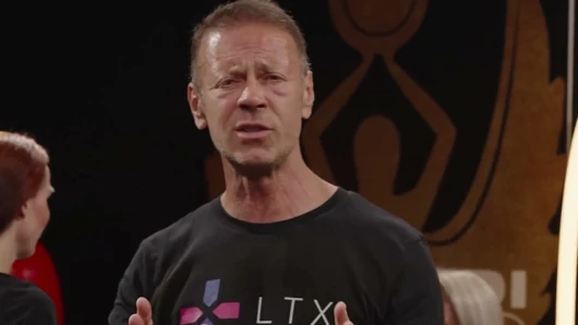 Rocco siffredi - azgın ateşli kızlar Ciel Tokyo ve Bella Modele büyük bir yarağı paylaşıyor