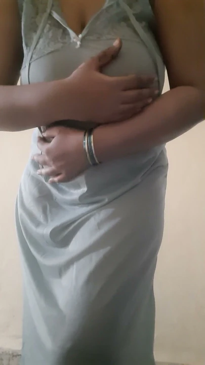 Hintli Dolgun Karı Kocası İçin Görüntülü Arama Yapıyor Bölüm 1 | Bölüm 1