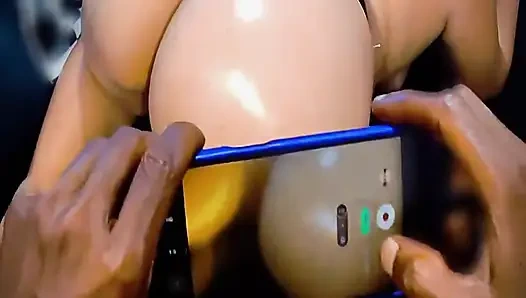 Goonie cüce ışıkları teşhir ediyor