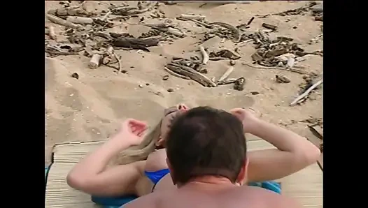 Keri Windsor: sarışın, göğüslü, deniz tarafından sert sevişmiş