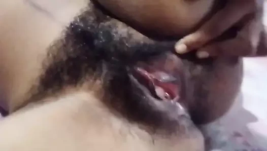 Hintli desi yeni evli kız şimdi sert sikişmek istiyor