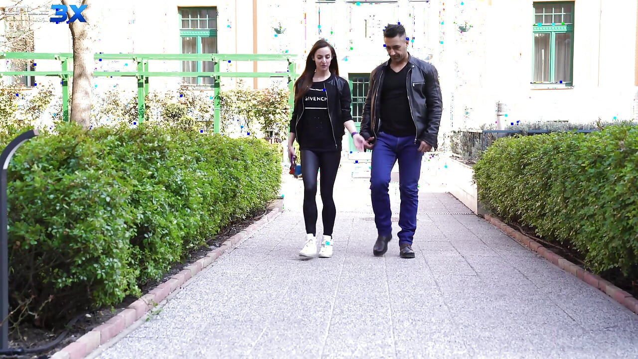 Baştan çıkarıcı orta yaşlı seksi kadın Tiffany Rousso çifte penetrasyon sikişiyor