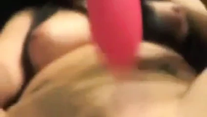 oyuncak yakın çekim oynuyor