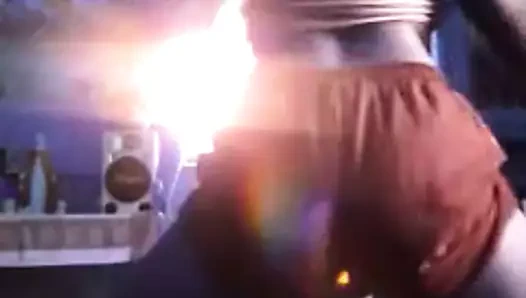 Danse de la salope gabonaise de 18 ans