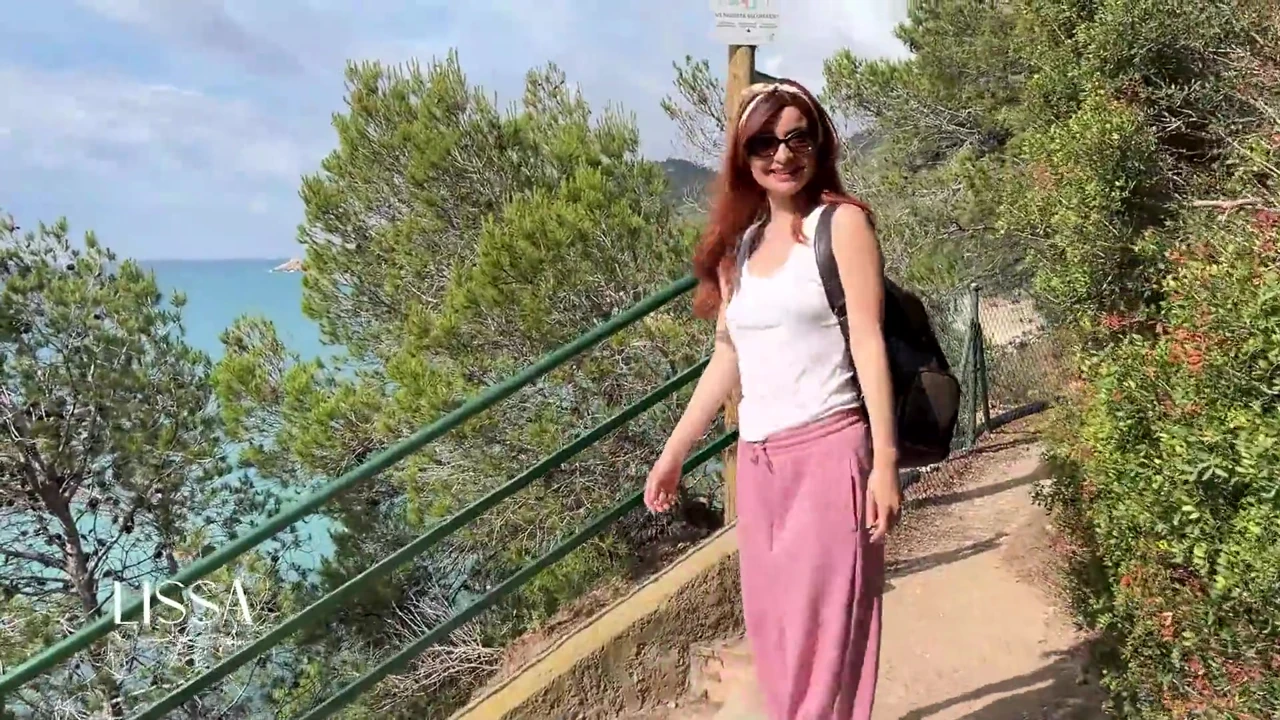 Vlog Lissa Brown, Özel Video Çekmek İçin Çıplak Plajına Gidiyor