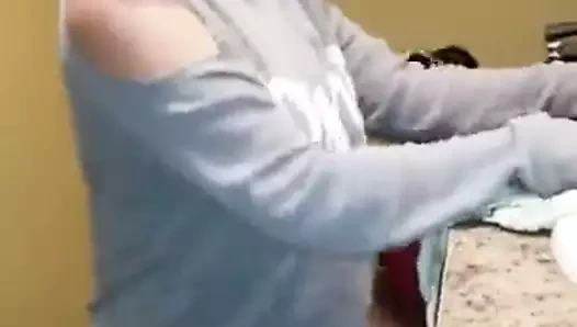 Milf yapay penis ve değnek ile kapalı alır