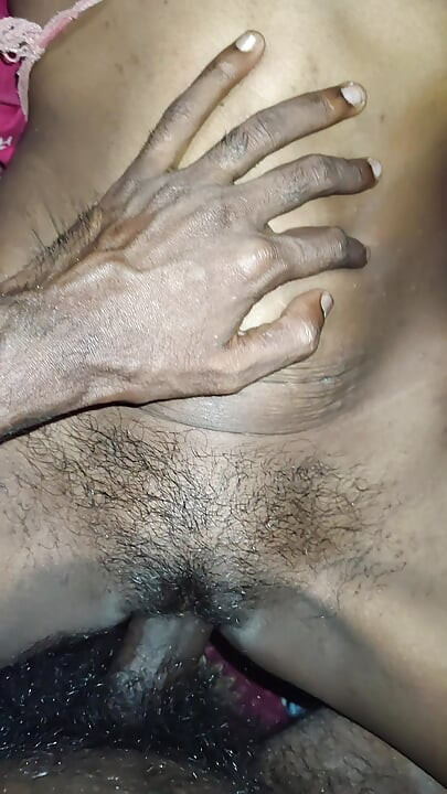 Bhabi ne lund ko paav se pakda maslane lagi