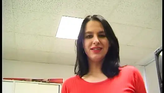 İri göğüslü Alman orta yaşlı seksi kadın bakış açısıyla büyük yarak emiyor