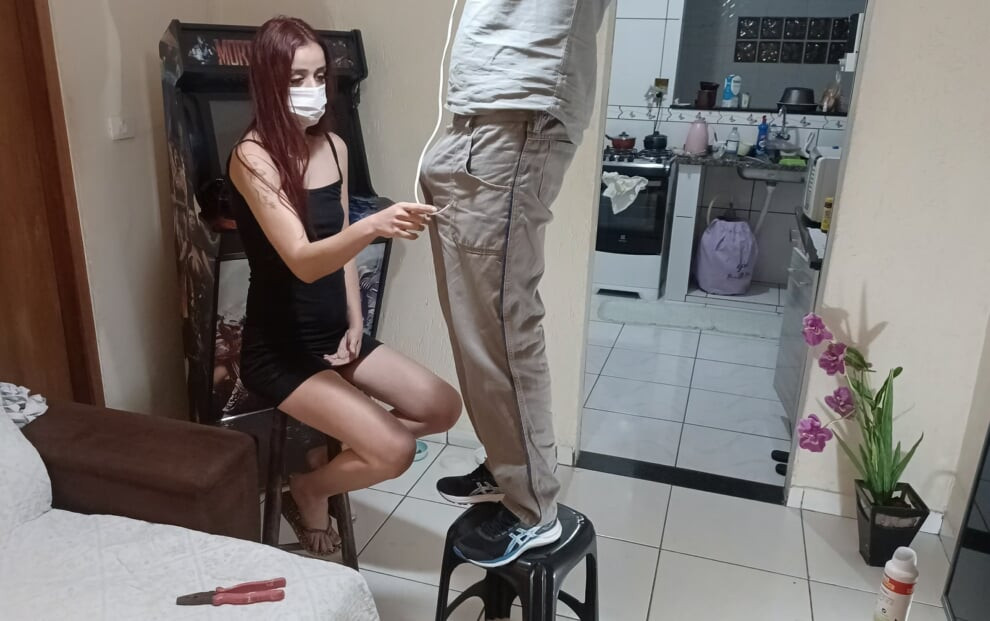 Elektrikçiyi aradım ama sert bir yarağı vardı, dayanamadım.
