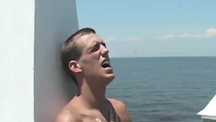 Damızlık içecekler boşalmak itibaren bir bardak