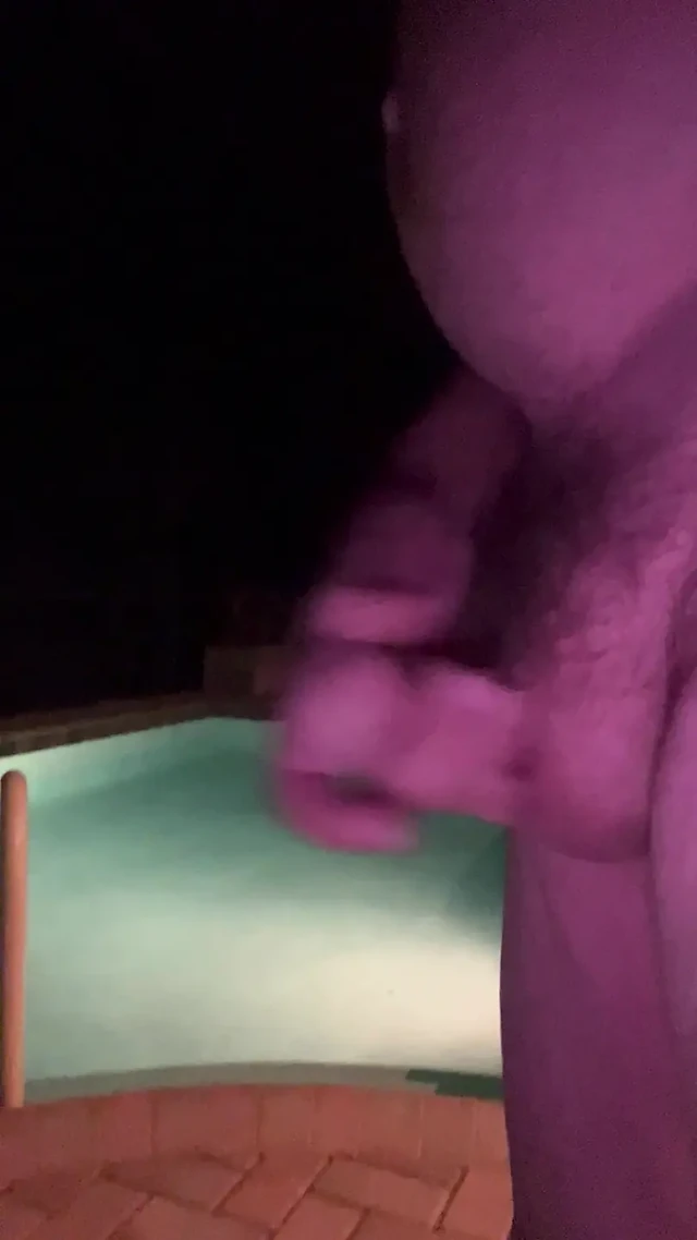 Penisi teşhir etti ve seninle konuştu.