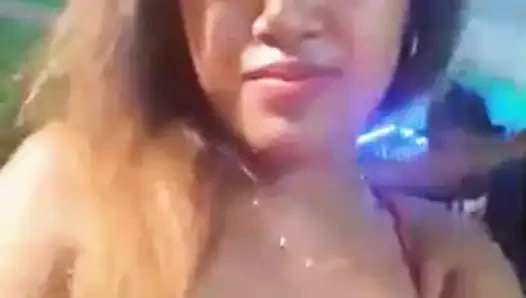 Seksi kız selfie yapıyor 6.mp40