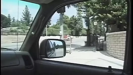 Zayıf zenci adam biraz penetrasyon için zenci amcık buluyor